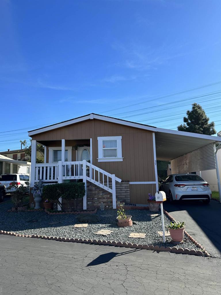 1425 Second Avenue Property Photo