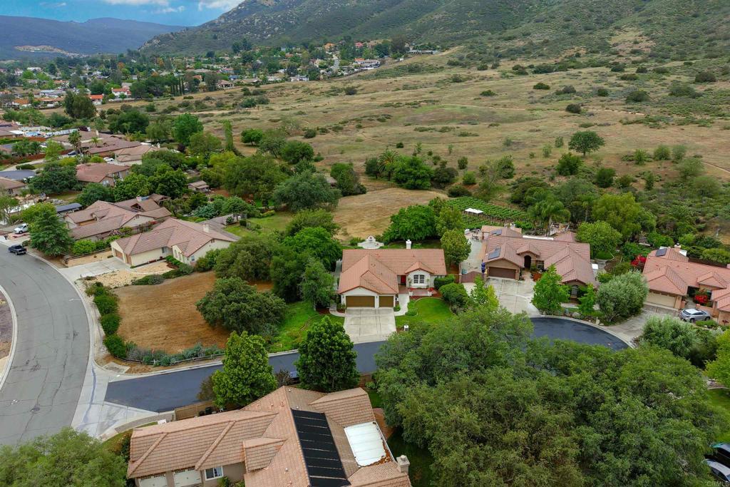 23425 Mountain Peak Road Property Photo 7