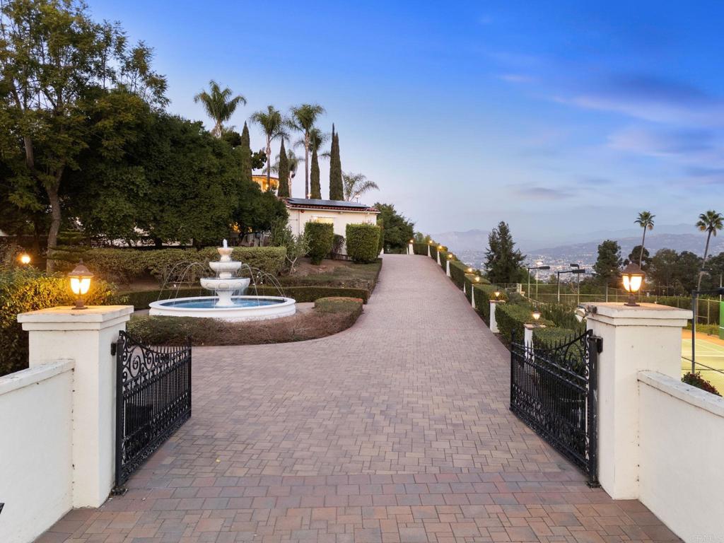 10310 Fuerte Drive Property Photo 5