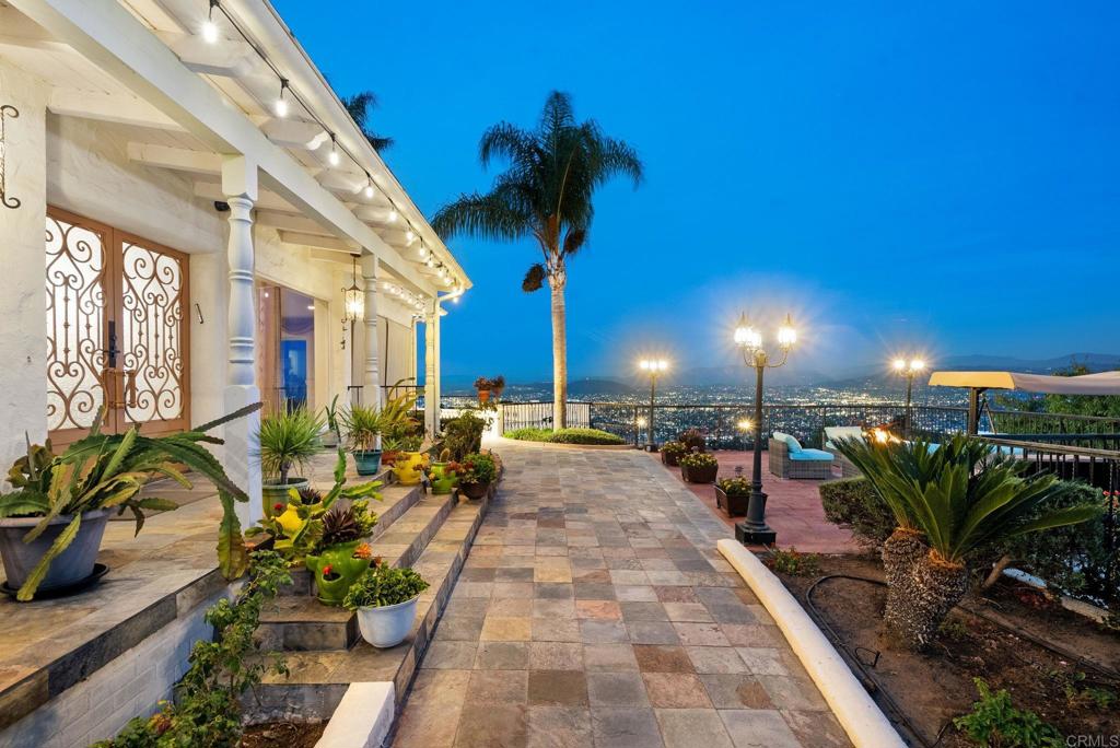 10310 Fuerte Drive Property Photo 8