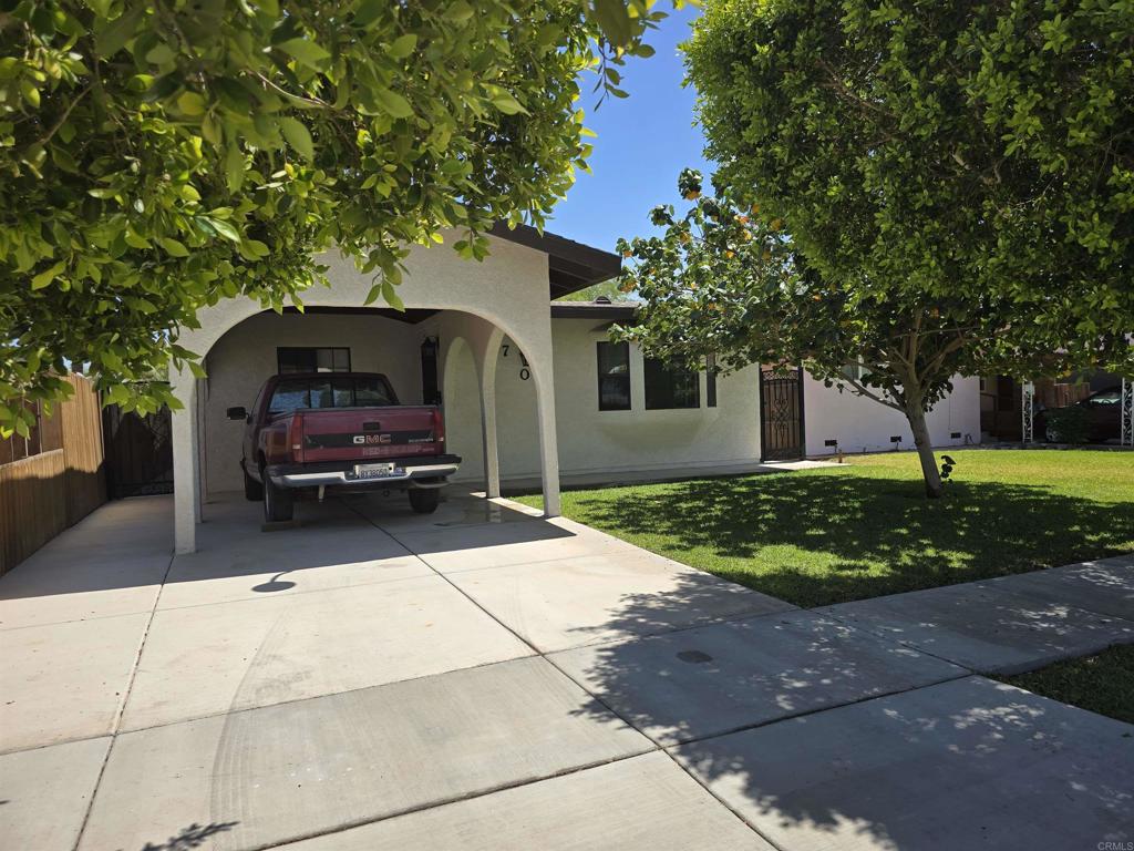 704 S H Street Property Photo 1
