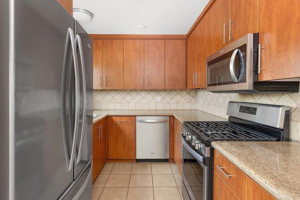 575 7th St #203 Property Photo 1
