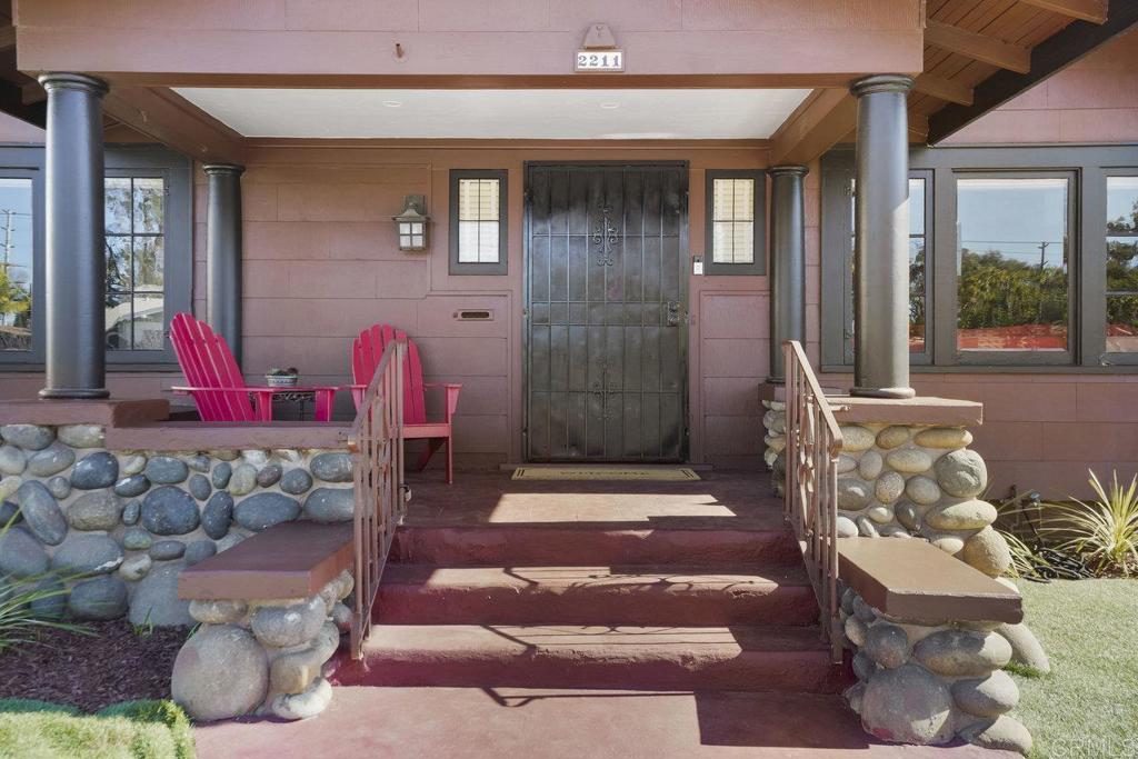 2211 Bancroft St Property Photo 4