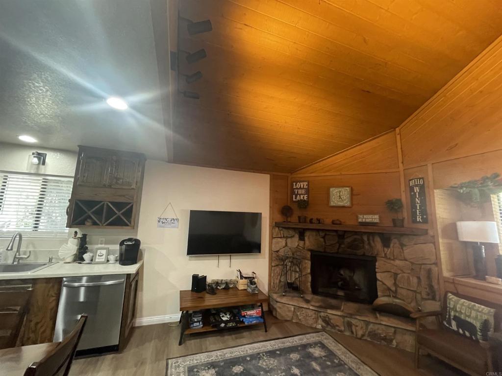 42536 Cedar Ave. Property Photo 6