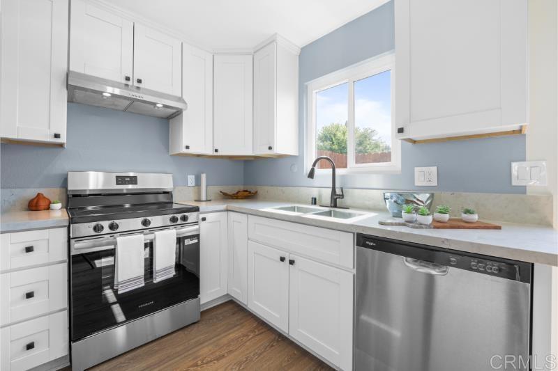 1157 Emerald Ave Property Photo 1