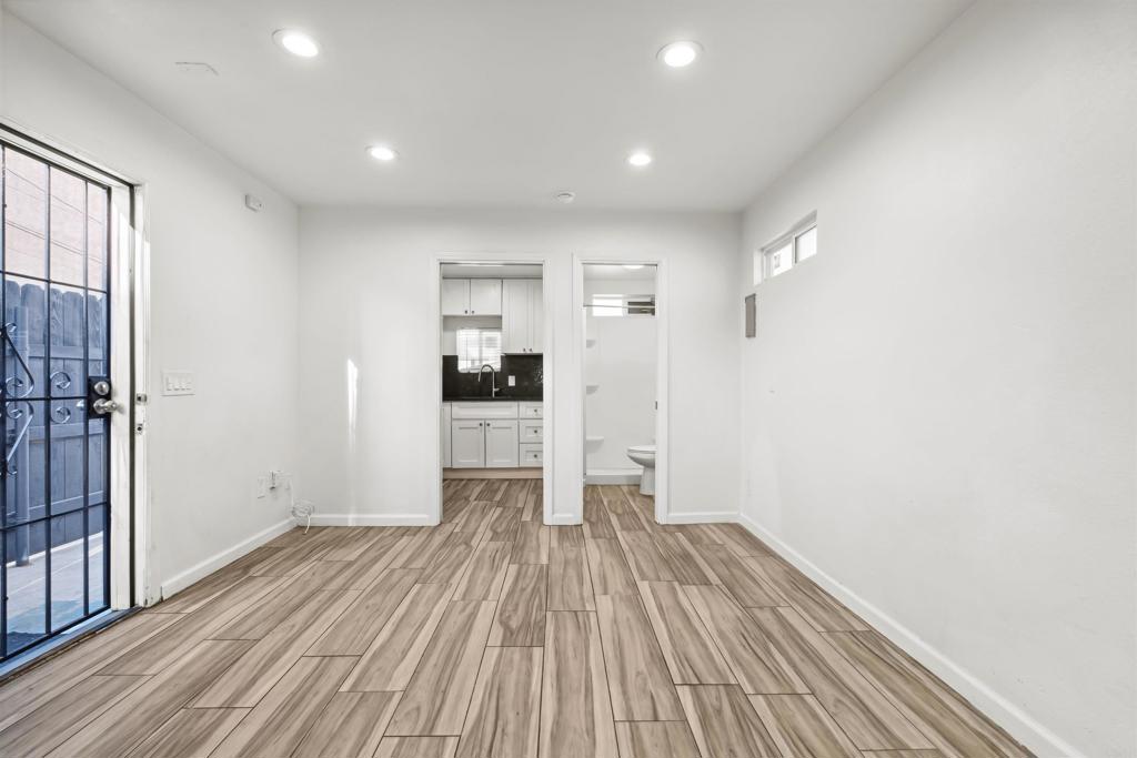 4130 1/2 Cherokee Avenue B Property Photo 4
