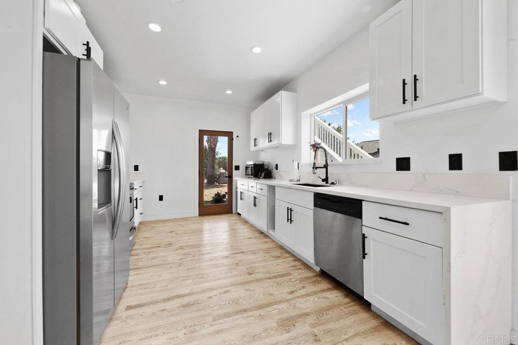 12953 Carriage Rd Property Photo 8