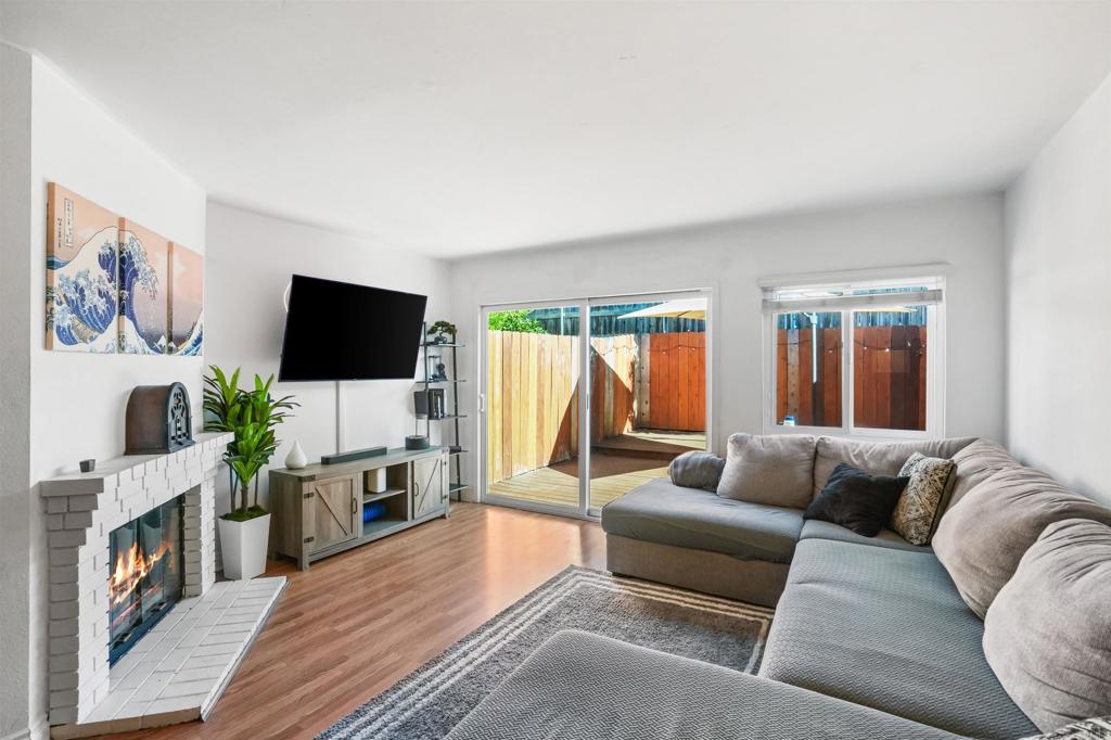 1465 E Lexington Avenue 12e Property Photo 1