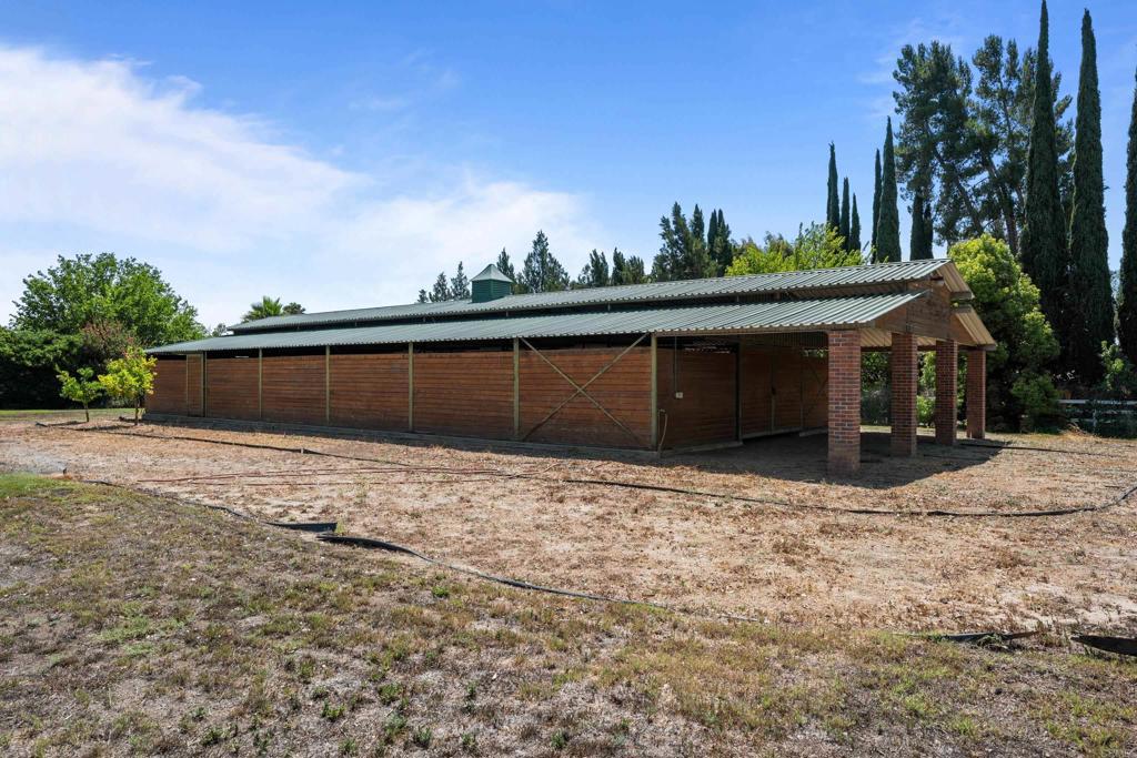 25450 Hayes Ave Property Photo 14