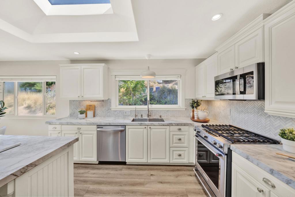 9399 Carmichael Drive Property Photo 7