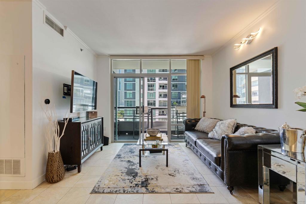 425 W Beech Street 851 Property Photo 1