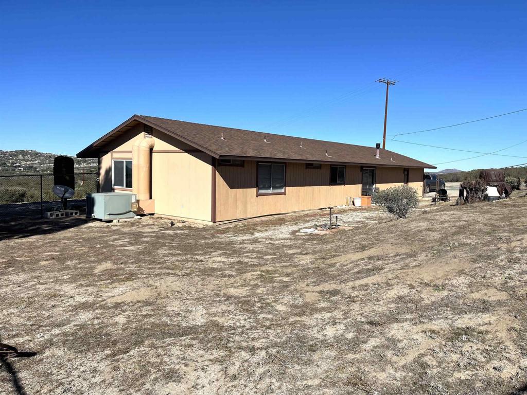 1902 Tierra Del Sol Road Property Photo 3