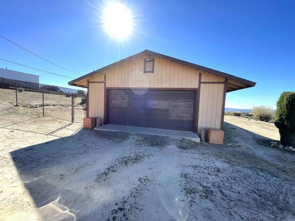 1902 Tierra Del Sol Road Property Photo 5