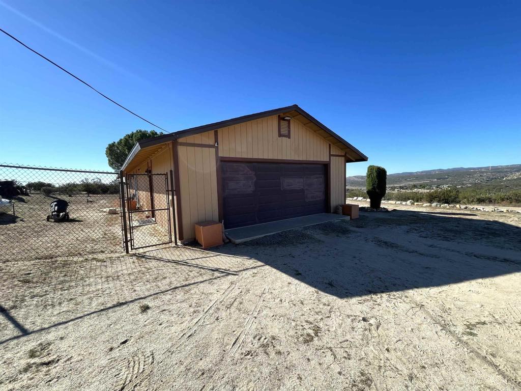 1902 Tierra Del Sol Road Property Photo 6