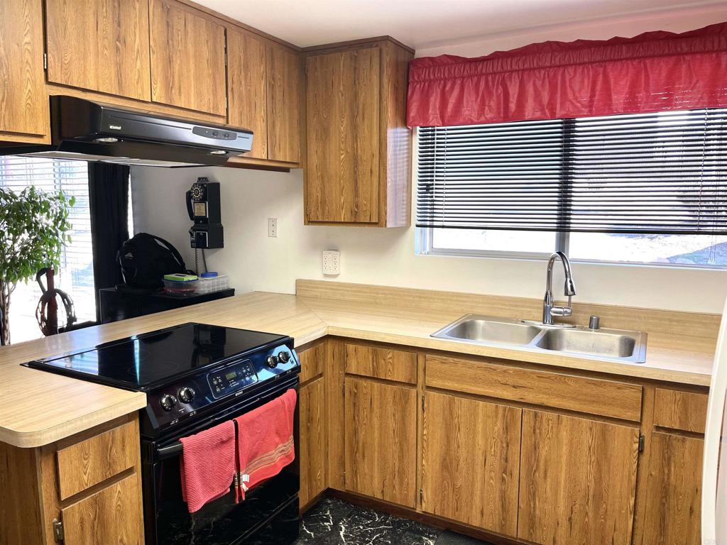 1902 Tierra Del Sol Road Property Photo 8