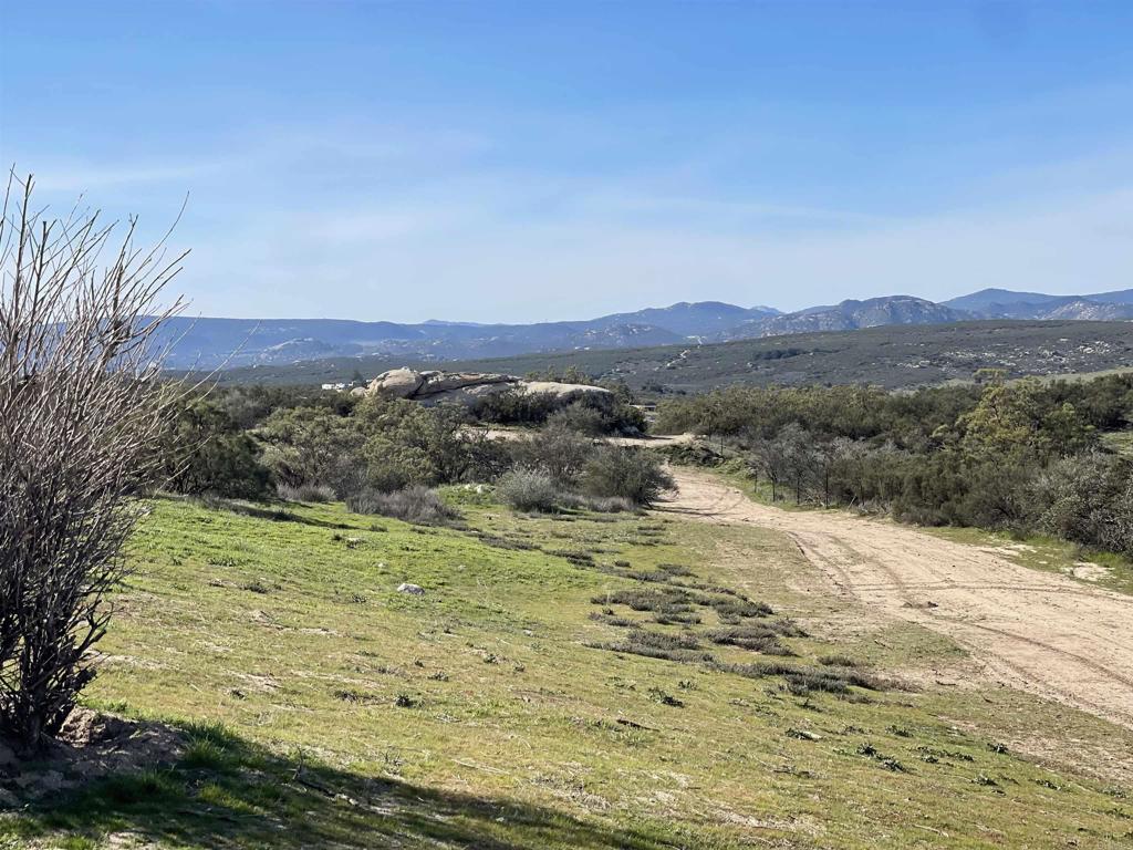 1902 Tierra Del Sol Road Property Photo 32