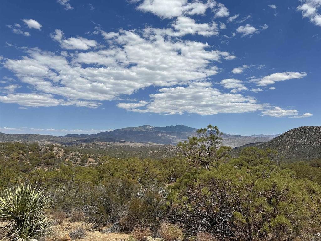 59675 Upper Tule Road Property Photo 1