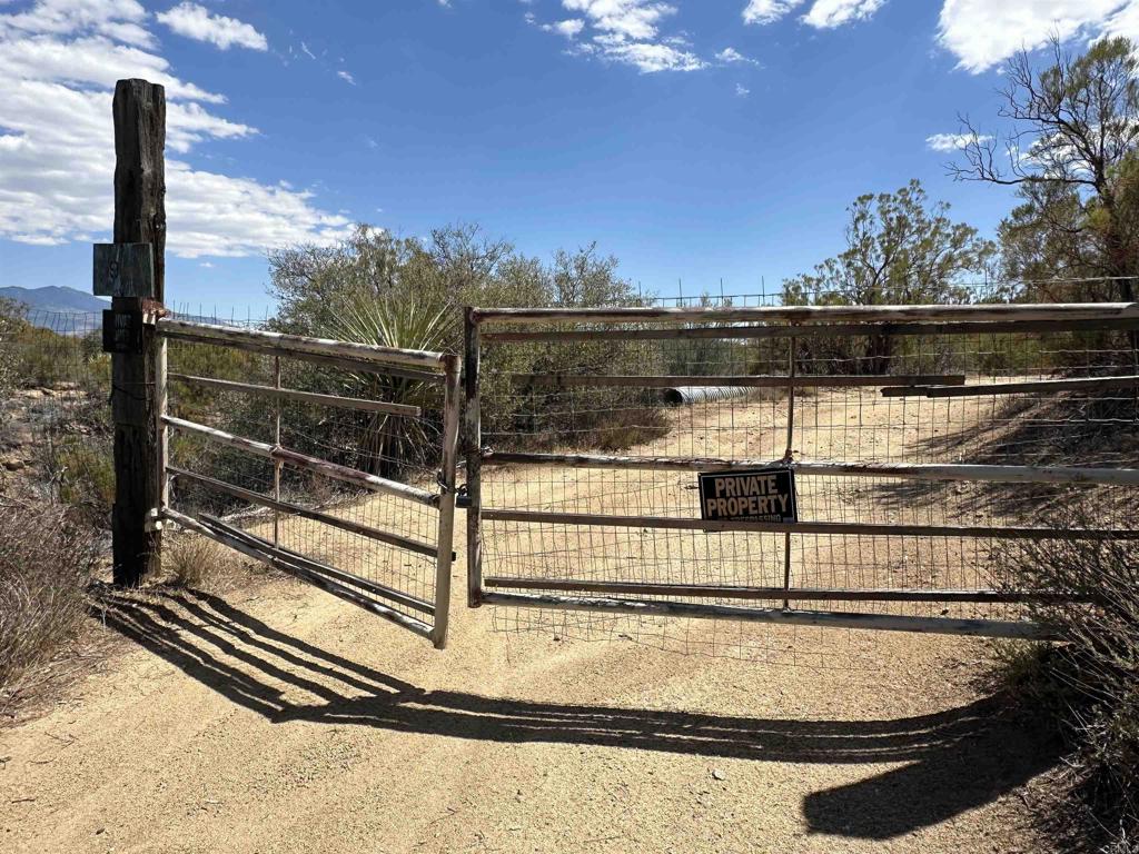 59675 Upper Tule Road Property Photo 2