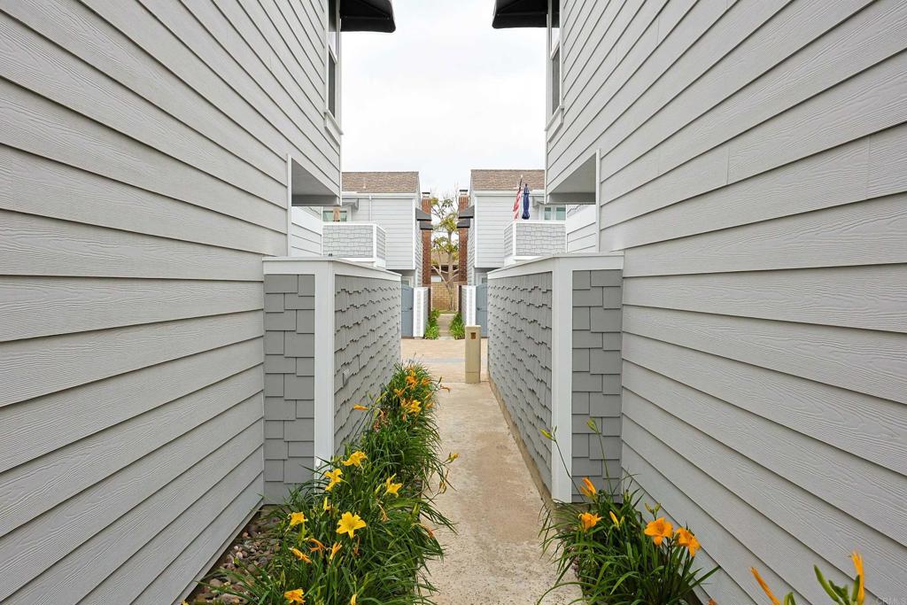 1415 1st Street Property Photo 2