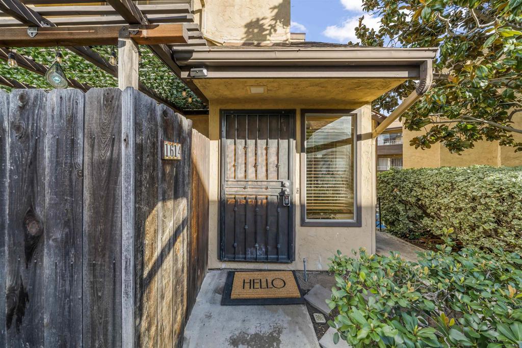 1614 Tina Pl Property Photo 2