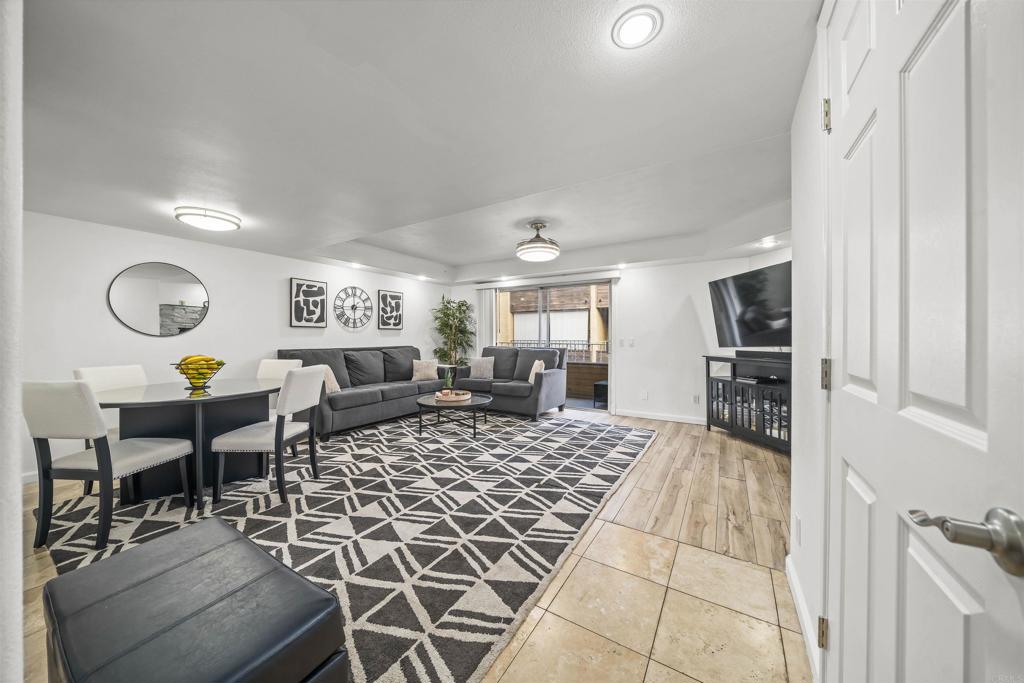 1614 Tina Pl Property Photo 5