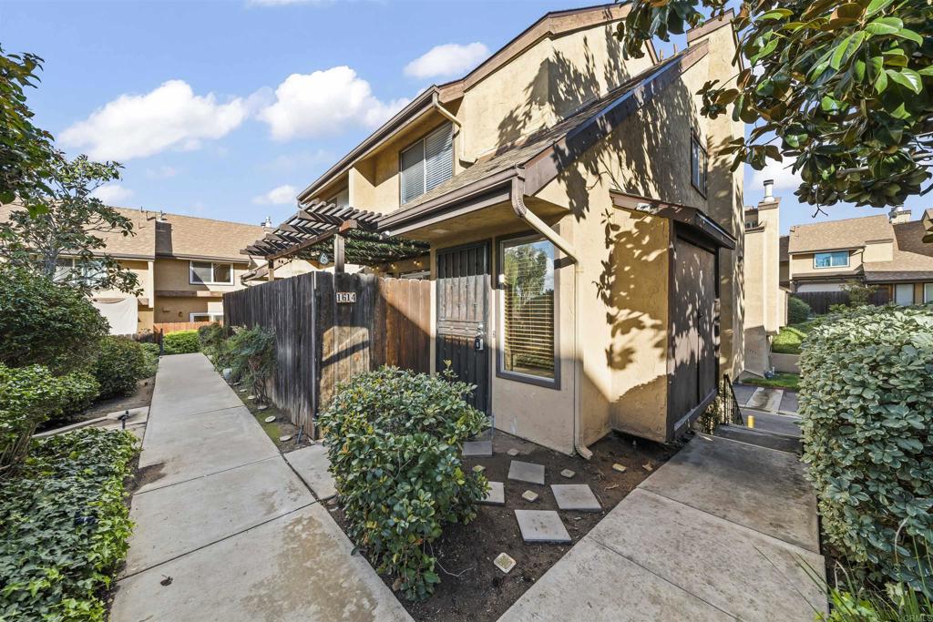 1614 Tina Pl Property Photo 33