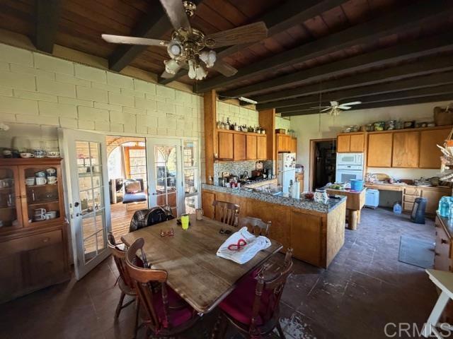 20042 Deerhorn Valley Road Property Photo 6