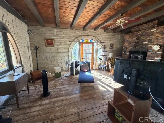 20042 Deerhorn Valley Road Property Photo 7