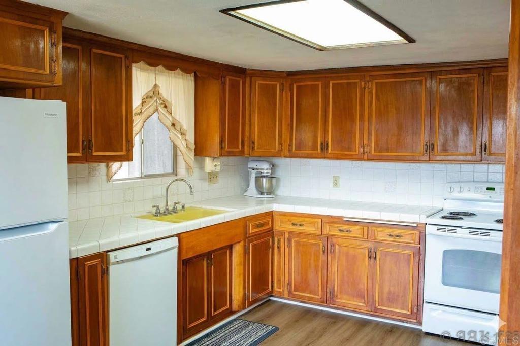 3458 Central Property Photo 8