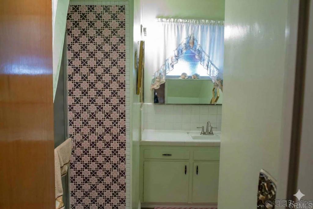 3458 Central Property Photo 10