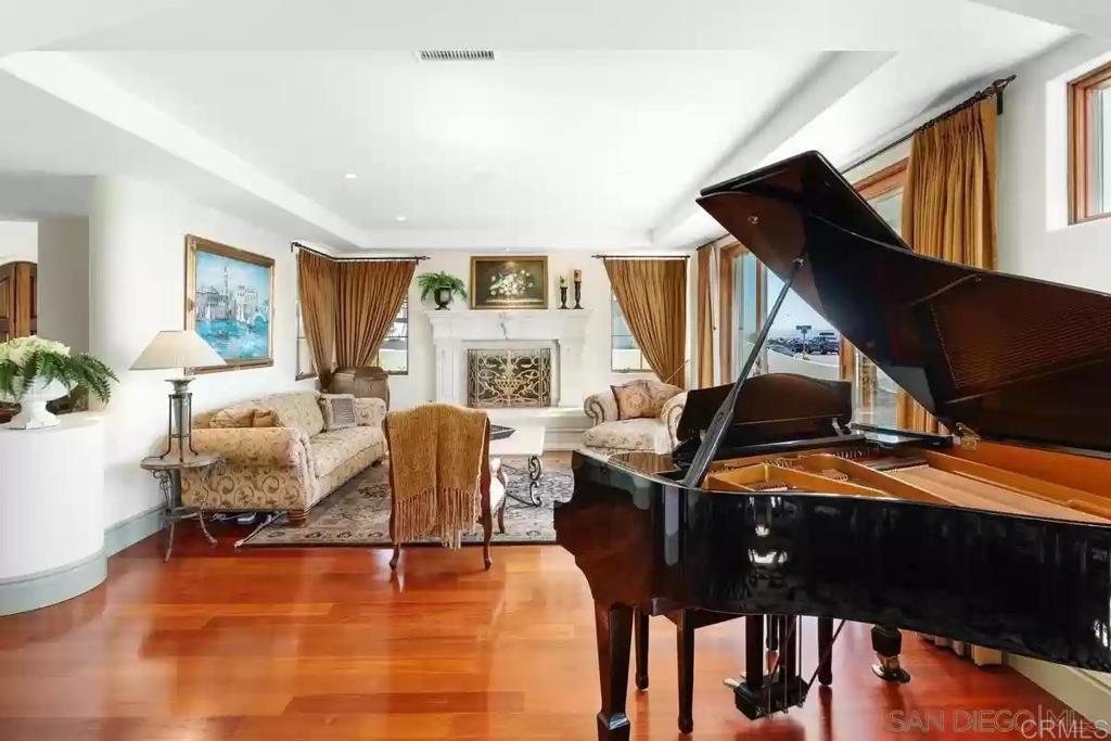 555 Ocean Property Photo 2