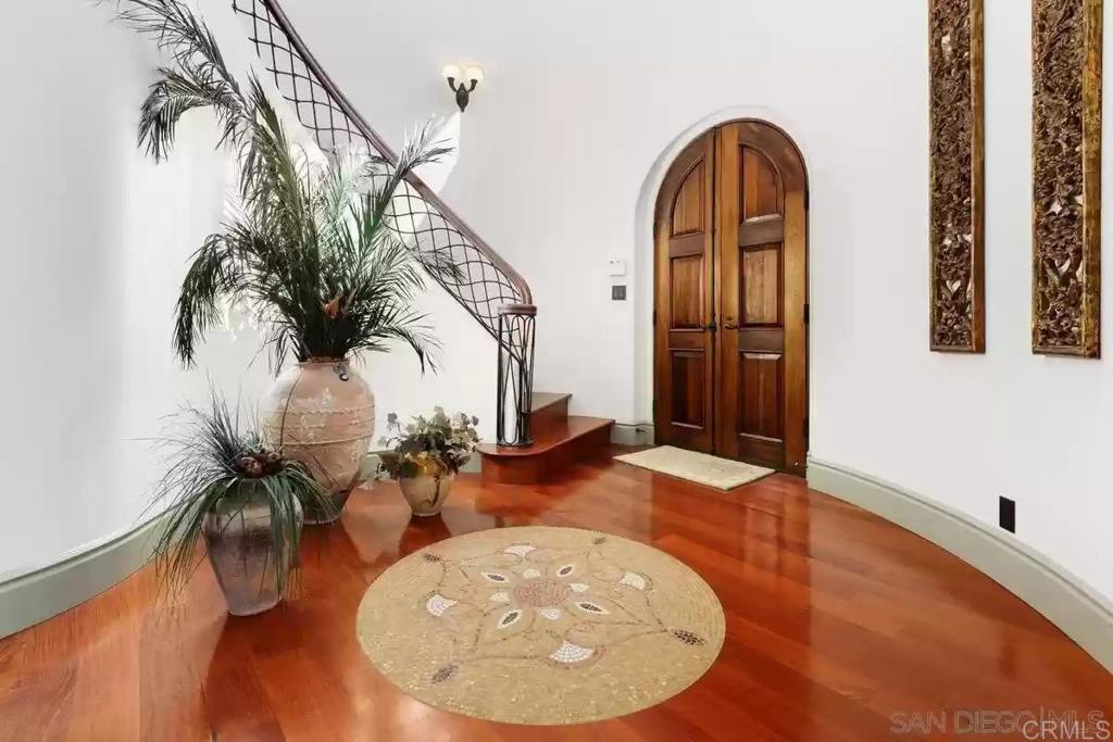 555 Ocean Property Photo 7