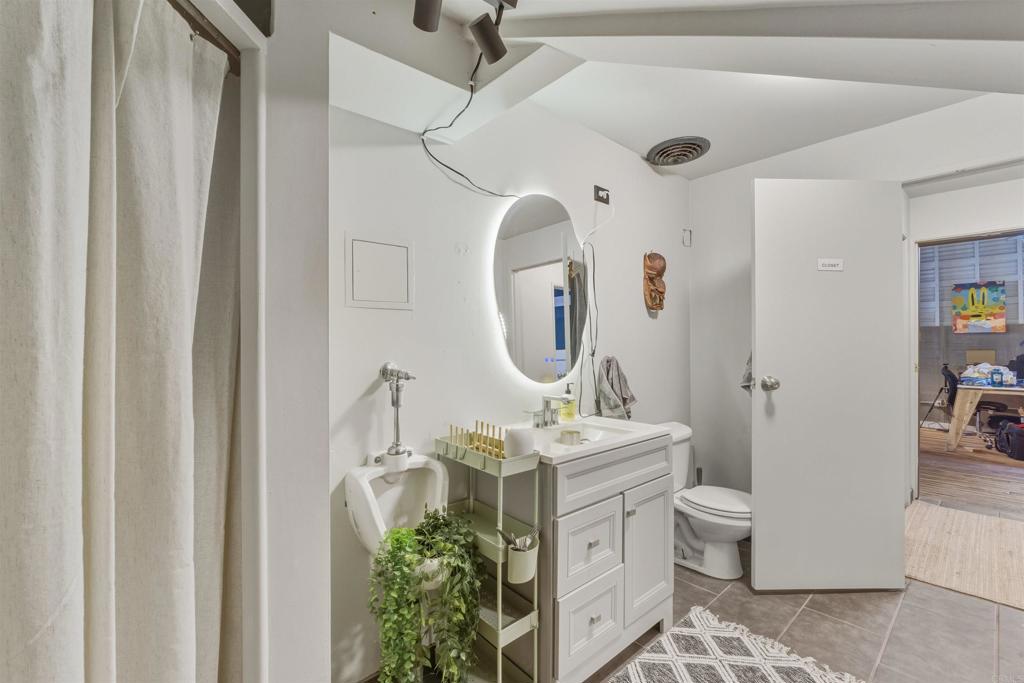 3065 Reynard Way Property Photo 26