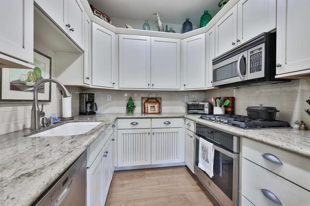 810 D Avenue Property Photo 13