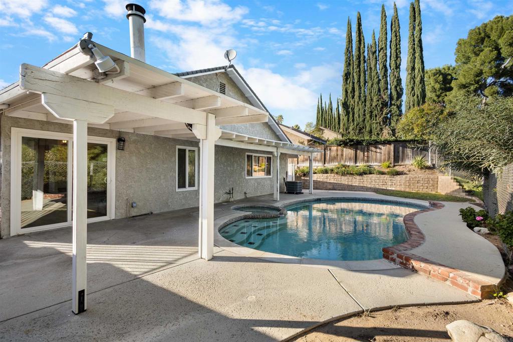 22945 Magnolia Glen Drive Property Photo 4