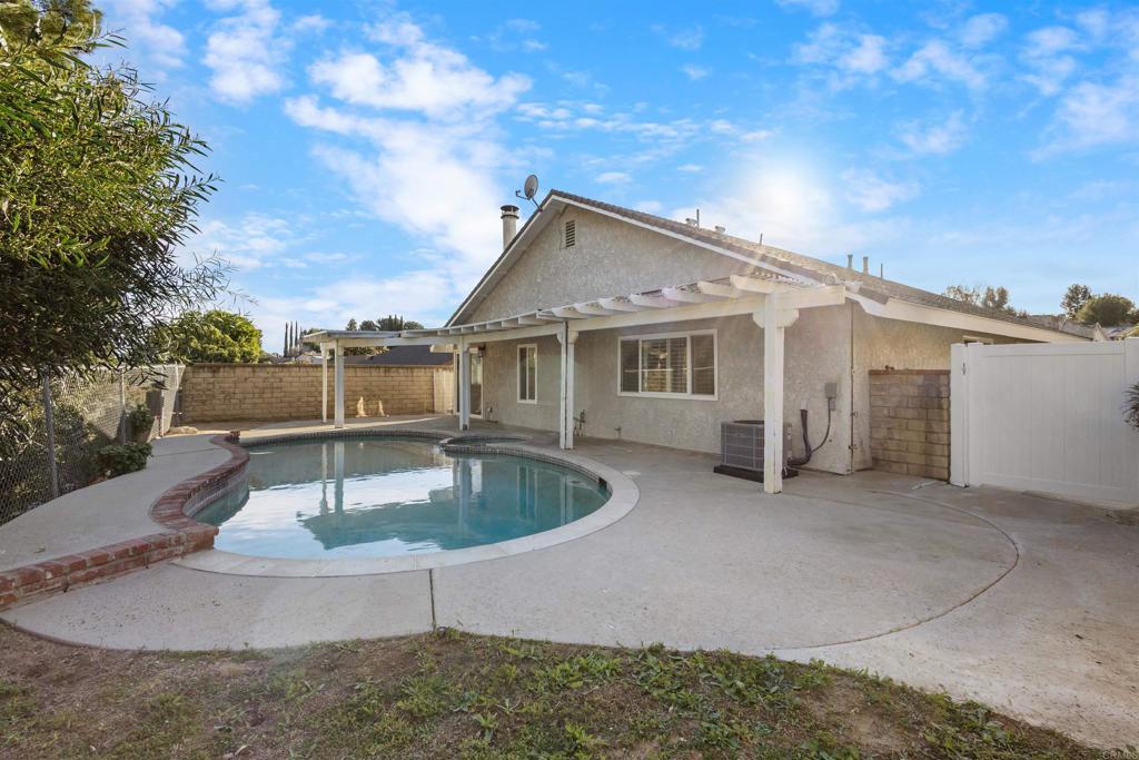 22945 Magnolia Glen Drive Property Photo 5