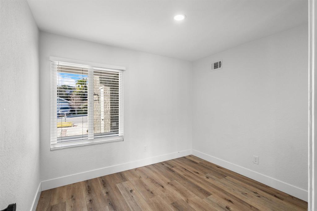 22945 Magnolia Glen Drive Property Photo 17