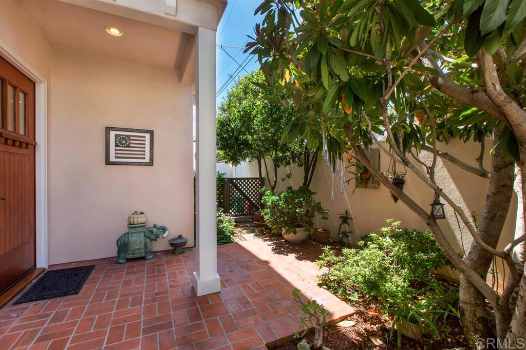 958 A Avenue Property Photo 2