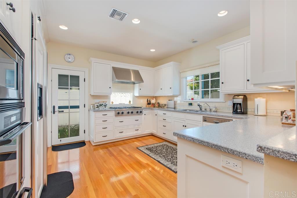 958 A Avenue Property Photo 3