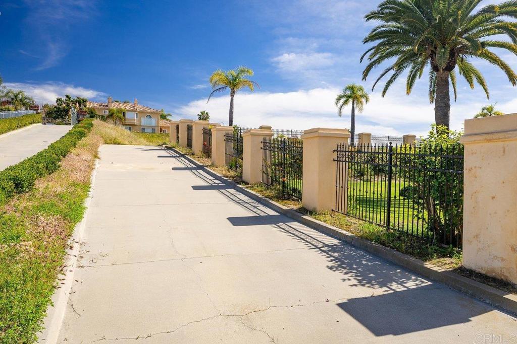 1009 Corte Barroso Property Photo 9