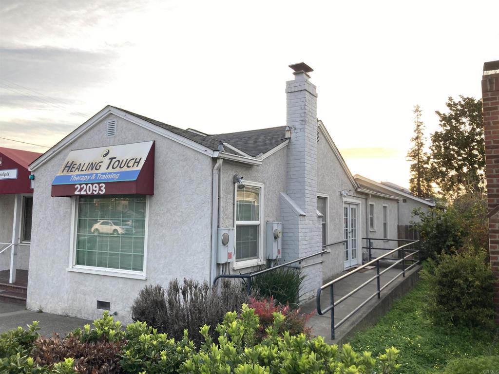 22093 Redwood Road Property Photo 3