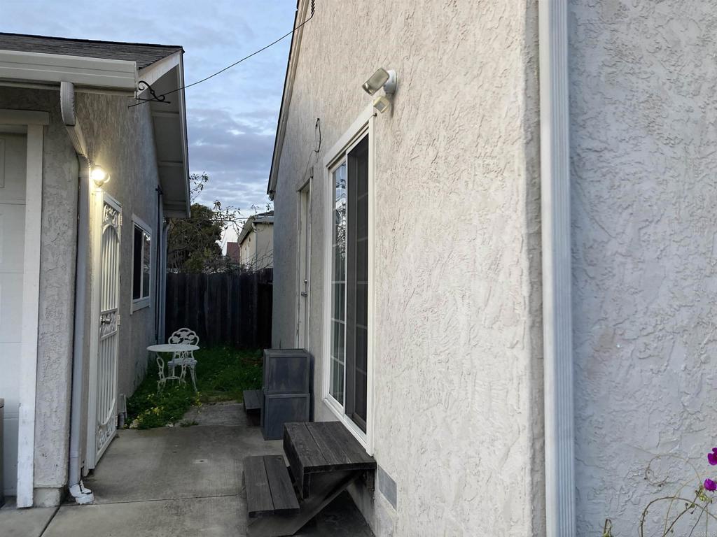 22093 Redwood Road Property Photo 8