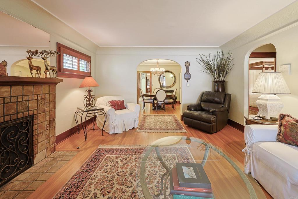 1027 Encino Property Photo 2