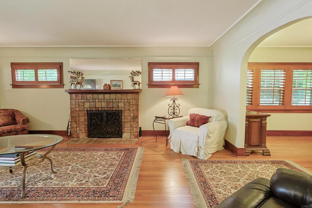 1027 Encino Property Photo 4