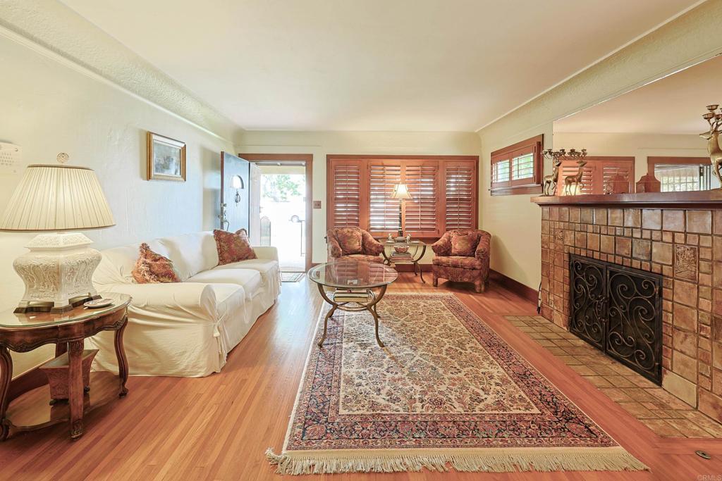 1027 Encino Property Photo 5