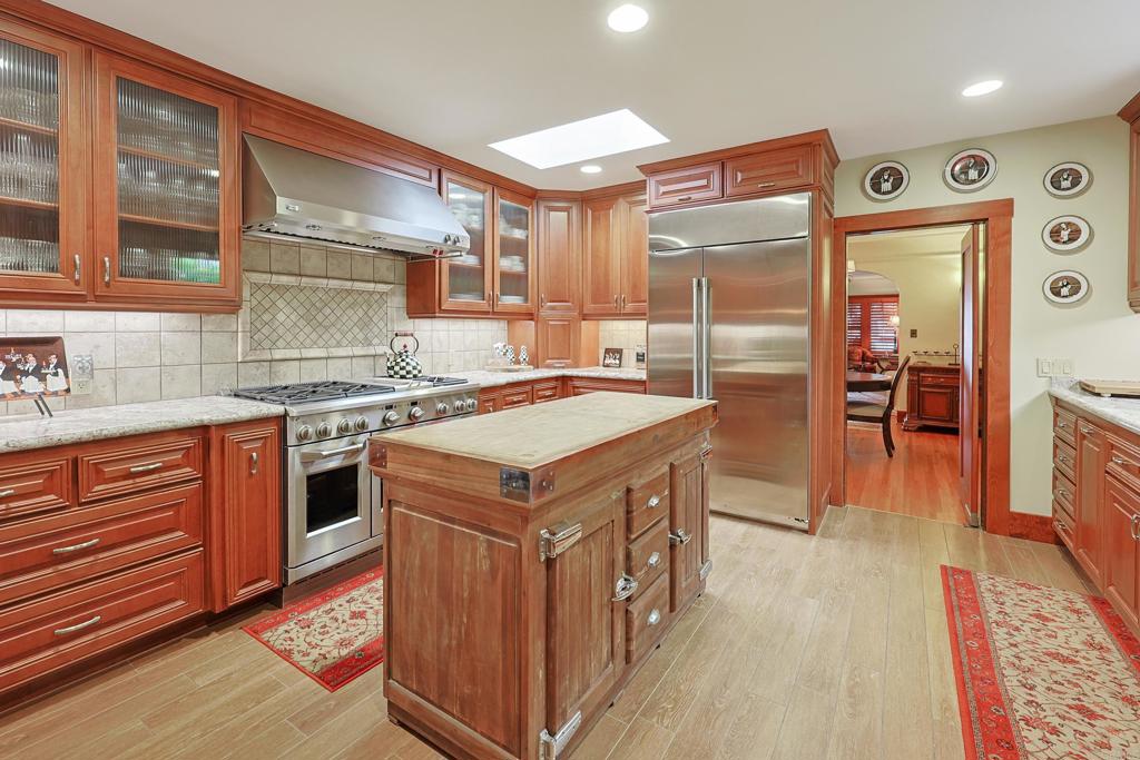 1027 Encino Property Photo 10