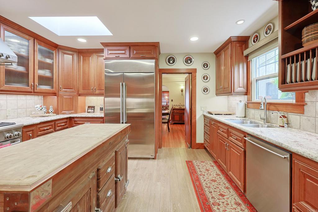1027 Encino Property Photo 11