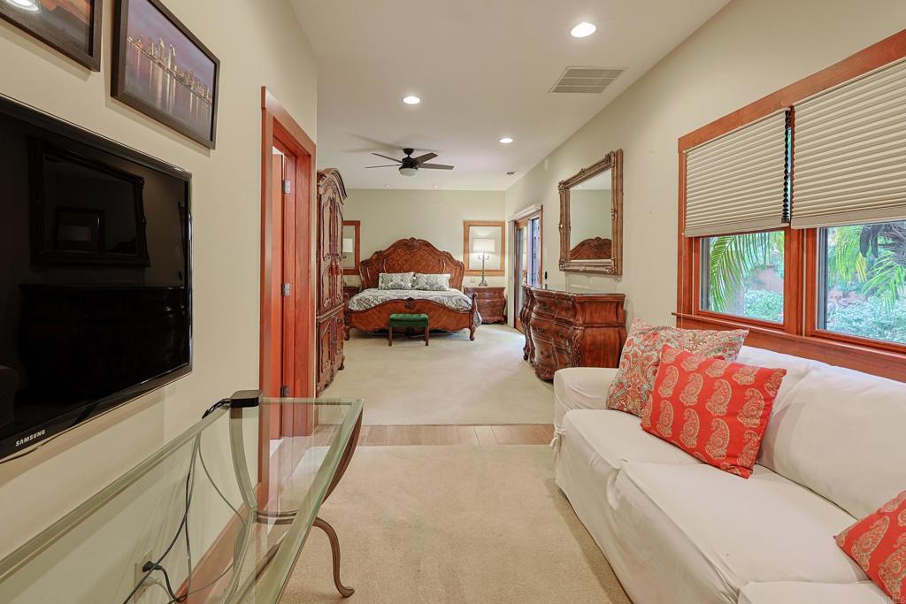 1027 Encino Property Photo 20