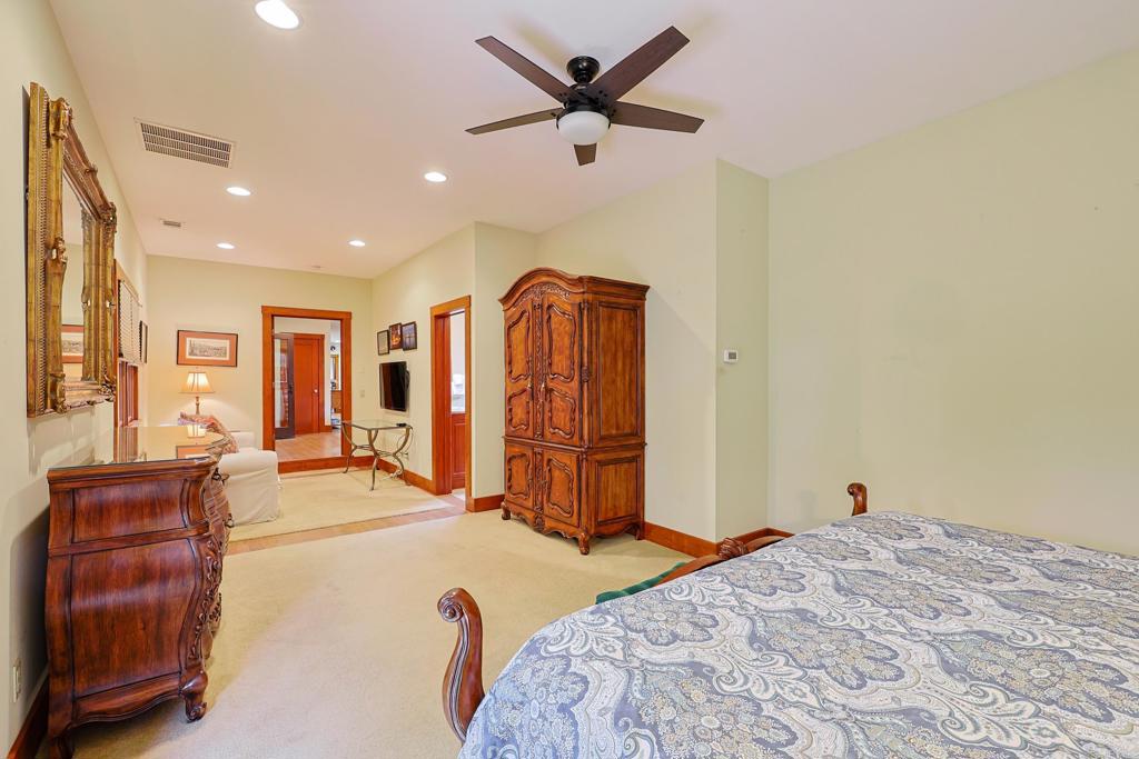 1027 Encino Property Photo 24