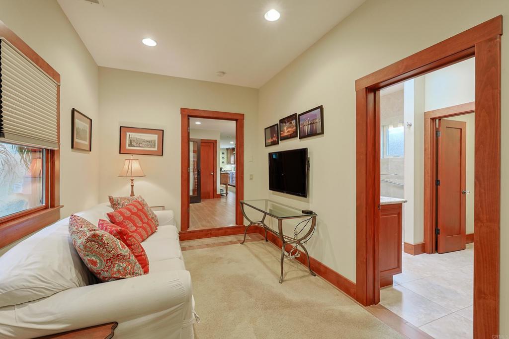 1027 Encino Property Photo 26